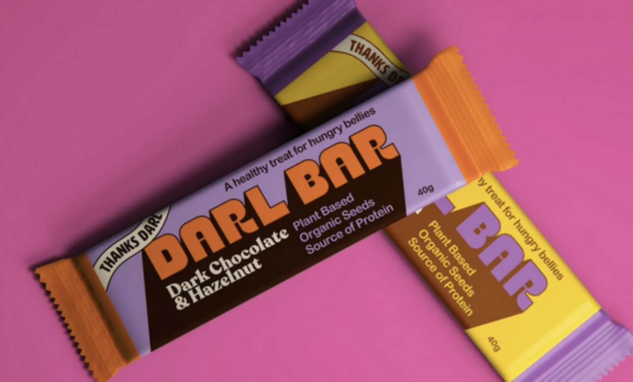 Packing design trends 2023 example: Darl Bar